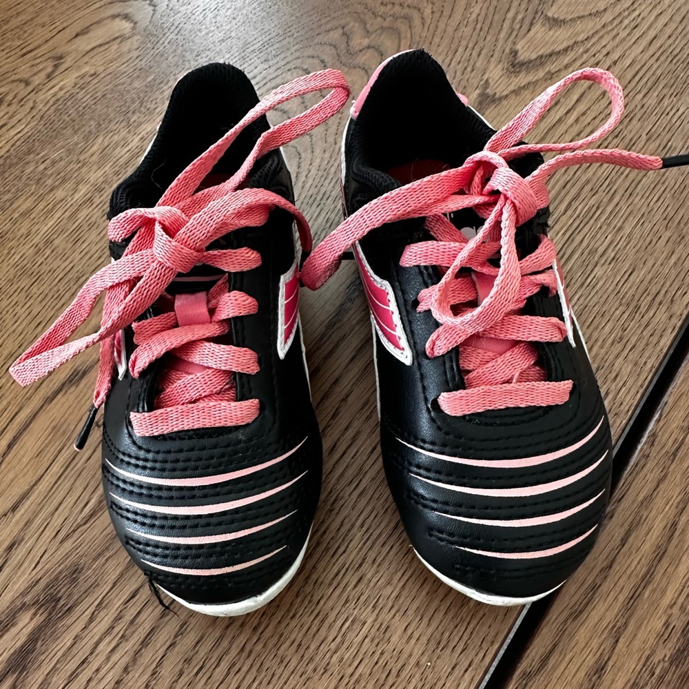 Diadora Cattura MD Jr Cleats - Black/ Pink